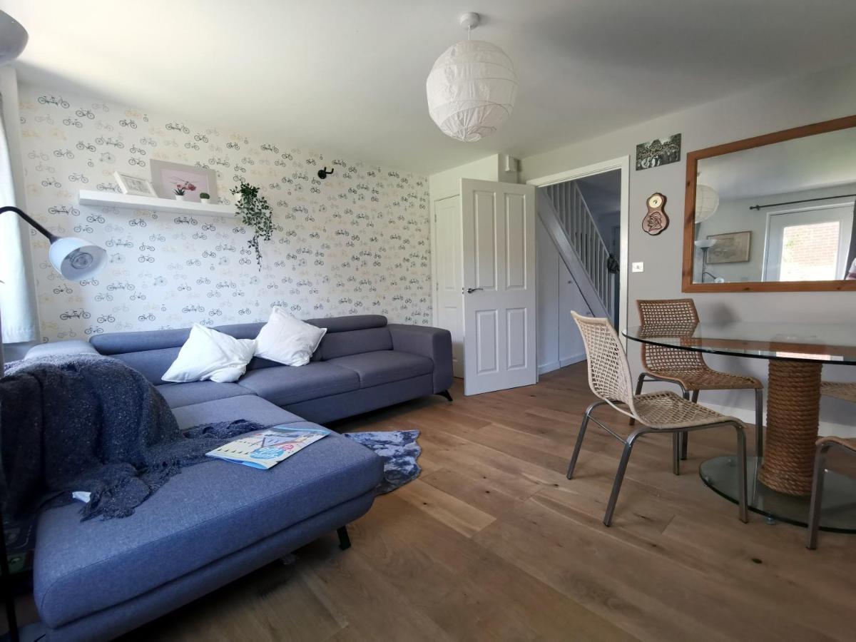 2 Bedroom House With Free Parking Lyme Regis Exterior photo