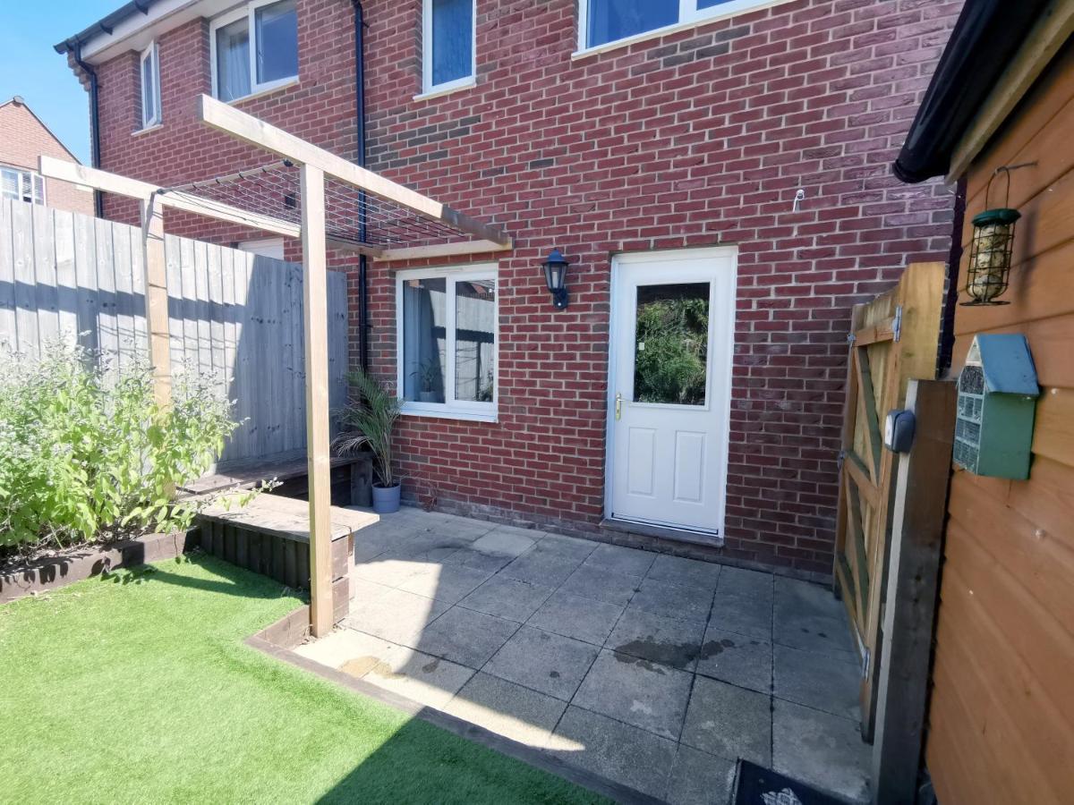 2 Bedroom House With Free Parking Lyme Regis Exterior photo