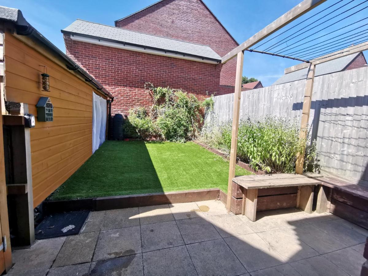 2 Bedroom House With Free Parking Lyme Regis Exterior photo
